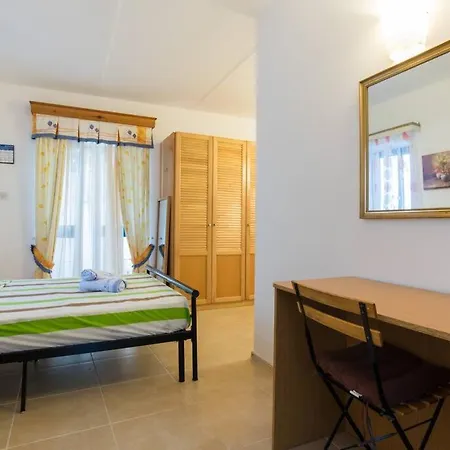 Close To And Stjulians Apartmán Naxxar