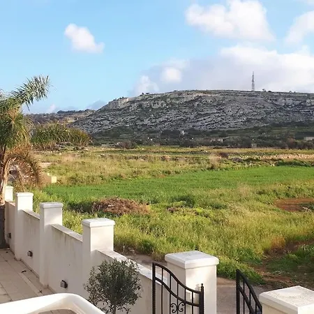With Pool , Close To The Sea And St Julians *