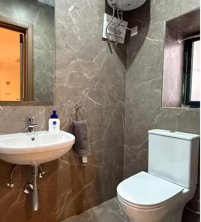 With Pool , Close To The Sea And St Julians Apartament *