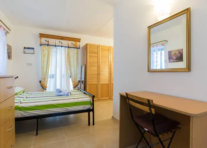 Close To And Stjulians Apartament Naxxar