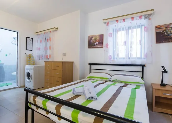 Close To And Stjulians Apartament Naxxar